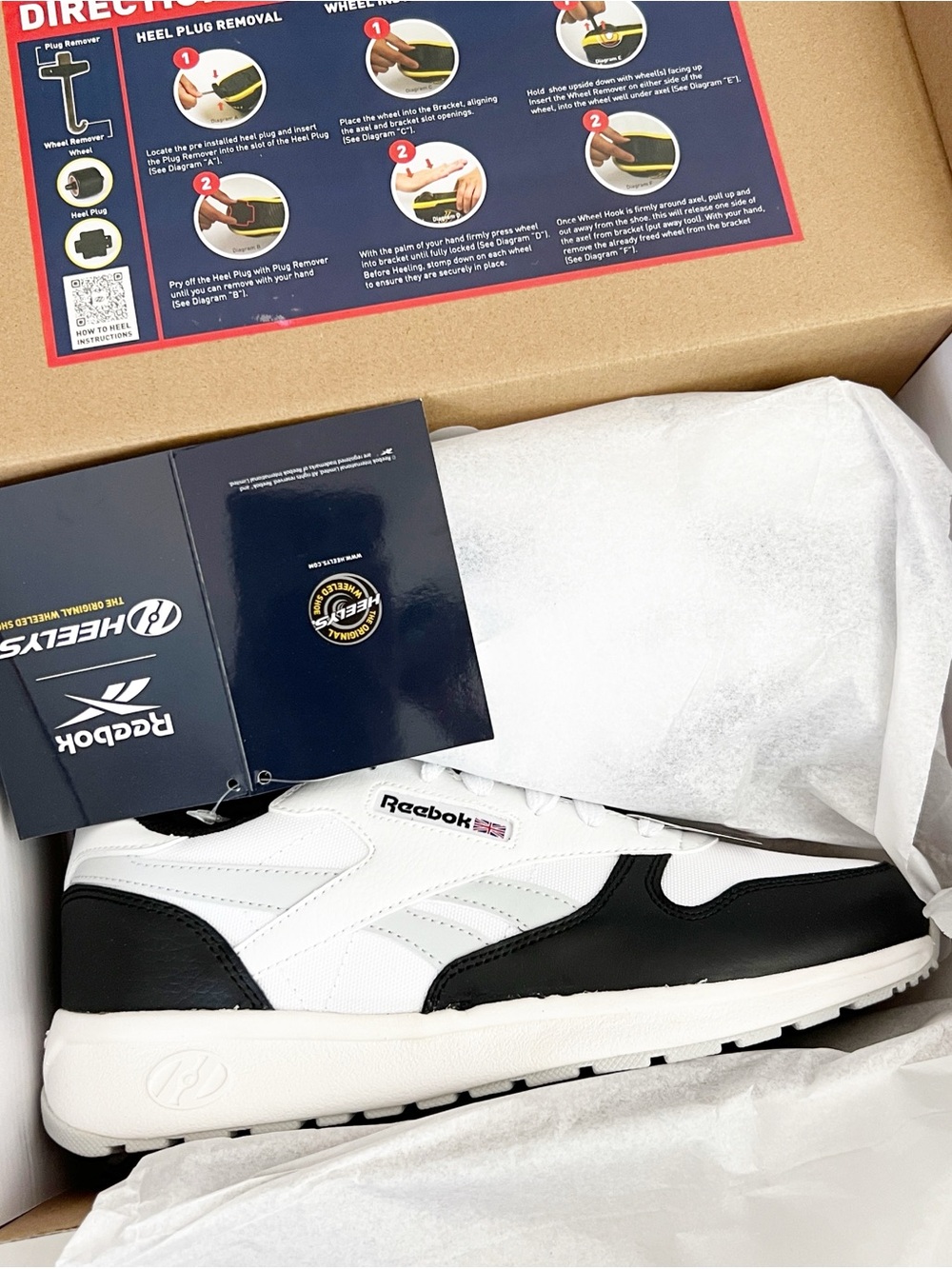 NIB Genuine Reebok x Heelys White & Black Low-Top Sneakers 8 - Picture 9 of 9